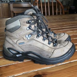 Ladies Lowa Renegade Boots